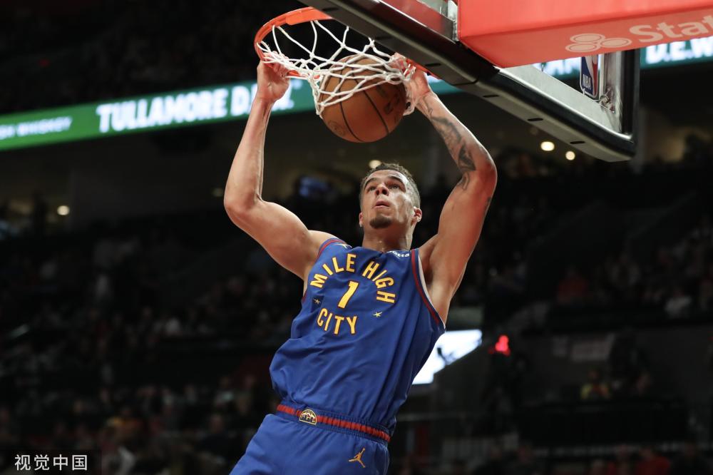 也展示了球 也展示了球